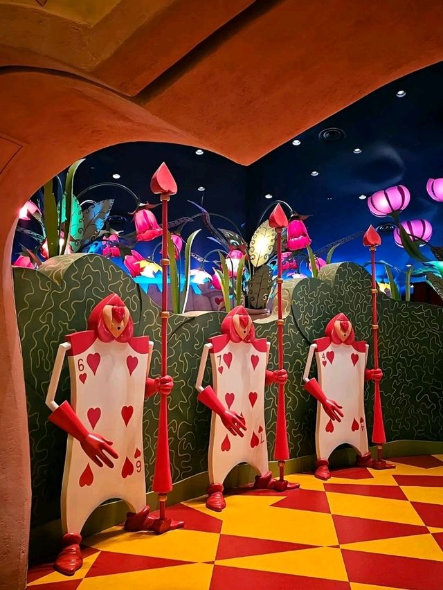 Dine in Wonderland in Queen of Hearts Banquet, Tokyo Disneyland