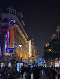  🛍️ Nanjing Road – ถนนสายช้อปสุดปังแห่งเซี่ยงไฮ้