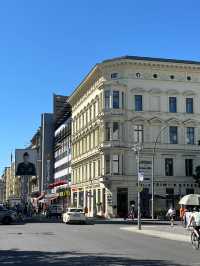 🌤️ Checkpoint Charlie 🪖
