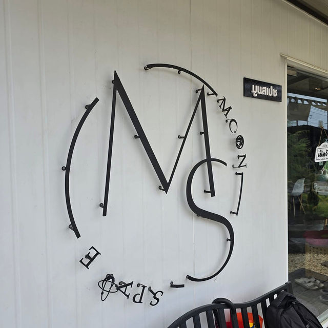 🌙☕ Moon Space Café – คาเฟ่มินิมอลสไตล์ญี่ปุ่น