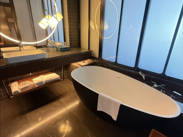 深圳前海華僑城艾美酒店