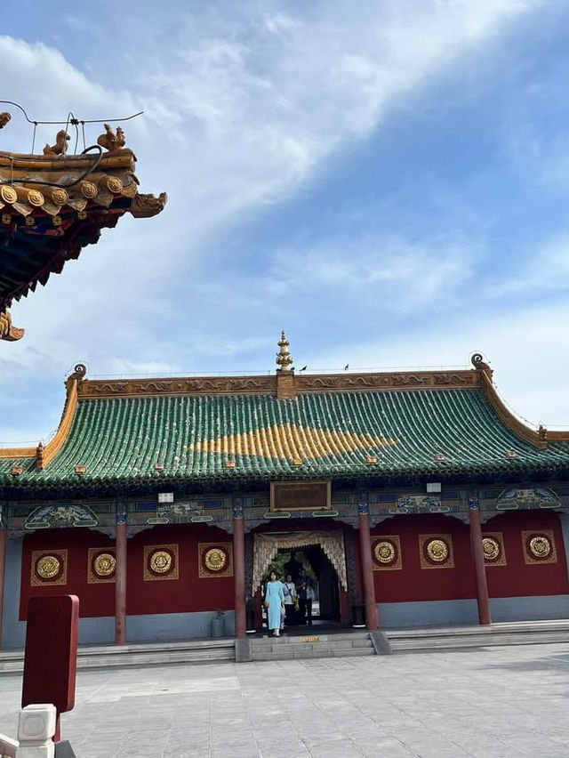 📿 席力图召 Xilituzhao Temple – Hohhot’s Grand Lama Temple Across from Dazhao