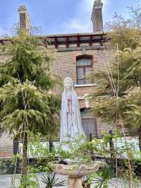 Spires Among Side Streets – A Cathedral Tucked into Kaifeng’s Everyday Life