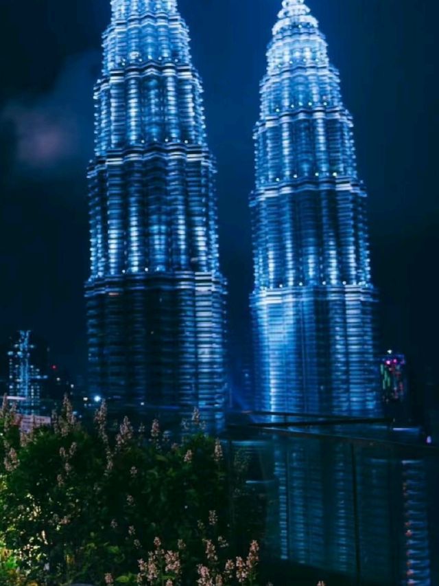 🗼🇲🇾 Petronas Twin Towers – The Icon of Kuala Lumpur