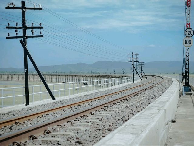ทางรถไฟลอยน้ำ ลพบุรี