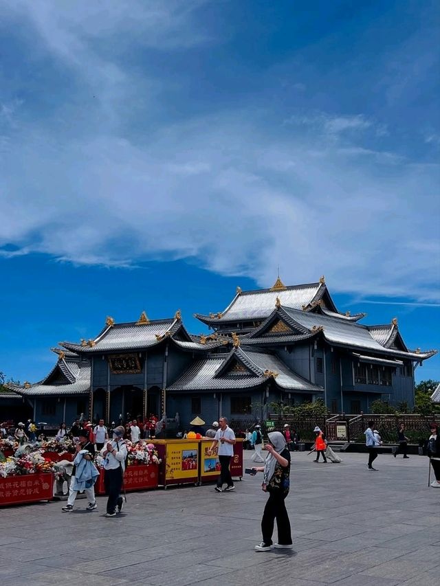 Mount Emei in Sichuan, Monks Mist and Mountain Magic Mount Emei in Sichuan, Monks Mist and Mountain Magic
