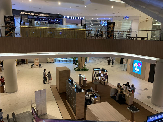 🛍️ Starling Mall – Popped in for llaollao, stayed for the chill vibes