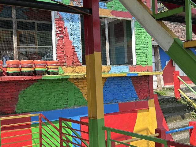 Kampung Pelangi（セマラン虹の村）」おすすめ案内
