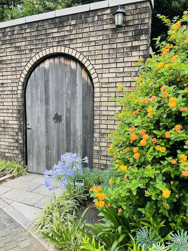 America Yama Park, a peaceful urban oasis located just above Motomachi-Chukagai Station