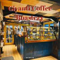 ร้านกาแฟในซอยเล็กๆ Giyanti Coffee Roastery