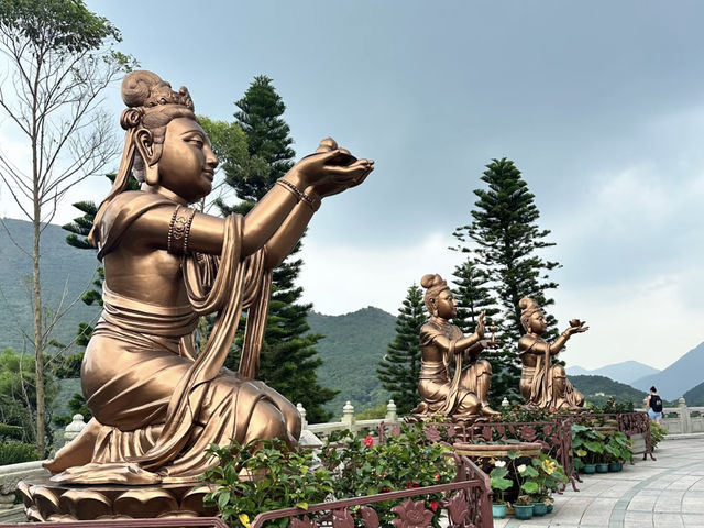 🇭🇰 Hong Kong's Lantau Island: The Majestic Tian Tan Buddha! 🙏