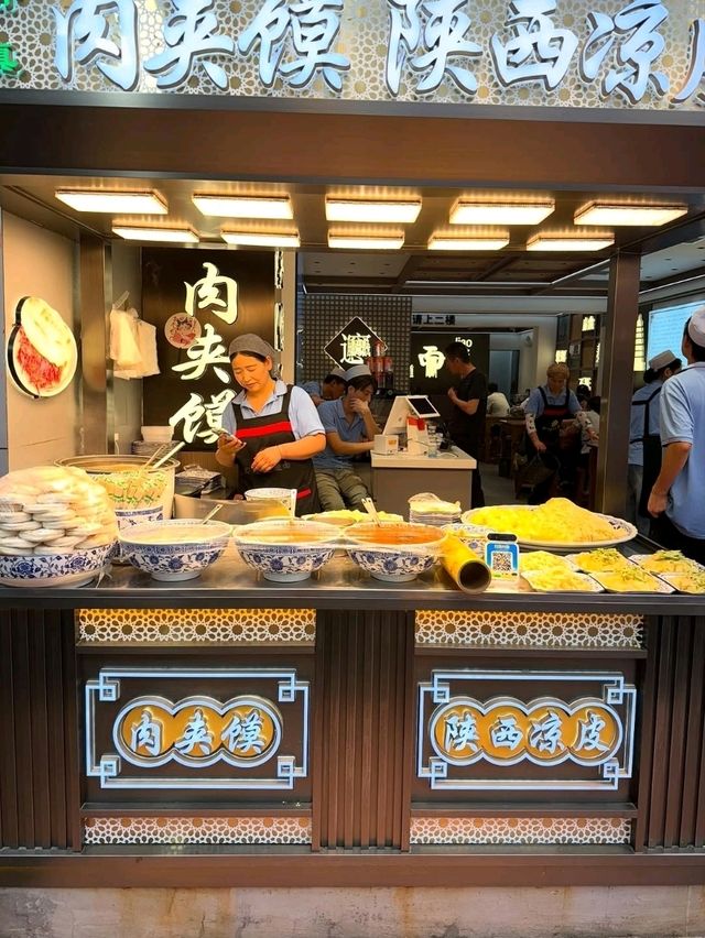Street Food Heaven and City Energy at Muslim Quarter Street