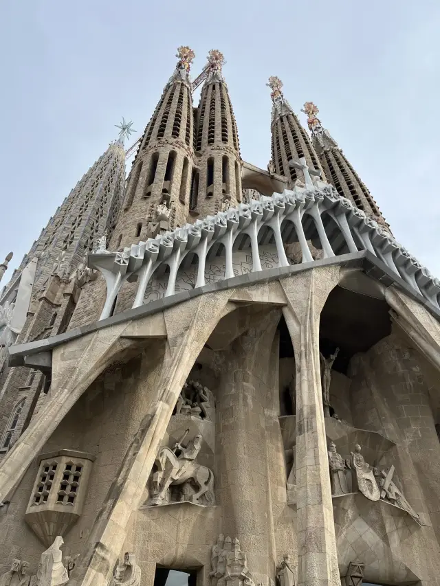 Barcelona in One Day: From Gaudí's Dreamlike Architecture to Mediterranean Charm