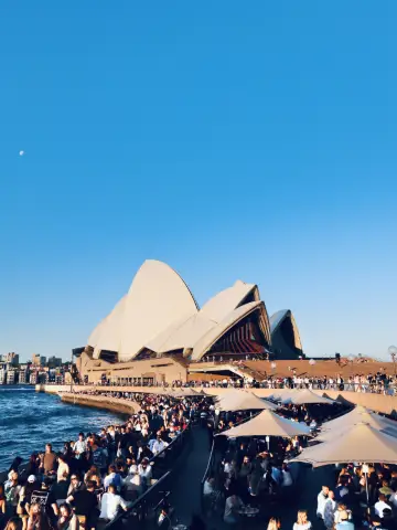 A city you must visit at least once in your lifetime: "Sydney"