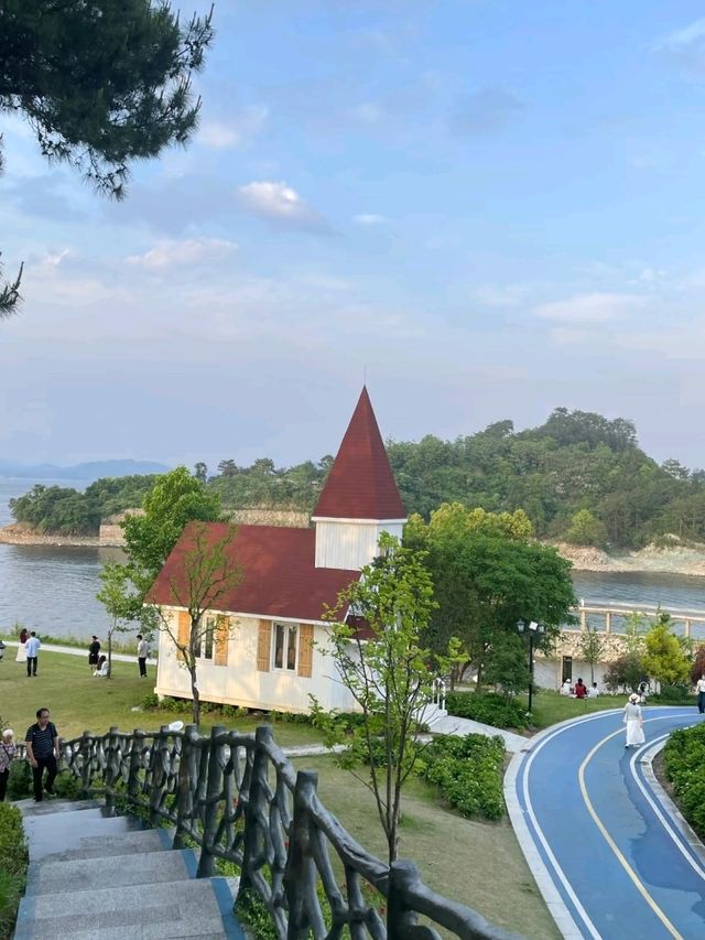 Qiandao Lake: Your Perfect Escape with Friends