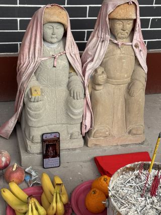 Китайские храмы: уважение к порогу и защита Земельного бога и богини