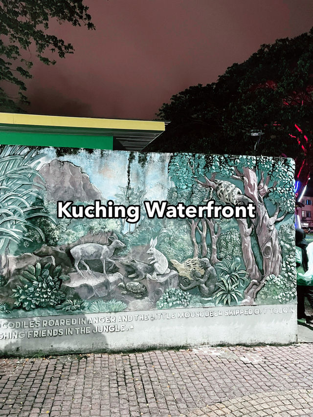 Kuching Waterfront: Scenic Spot in Sarawak Kuching Waterfront: Scenic Spot in Sarawak