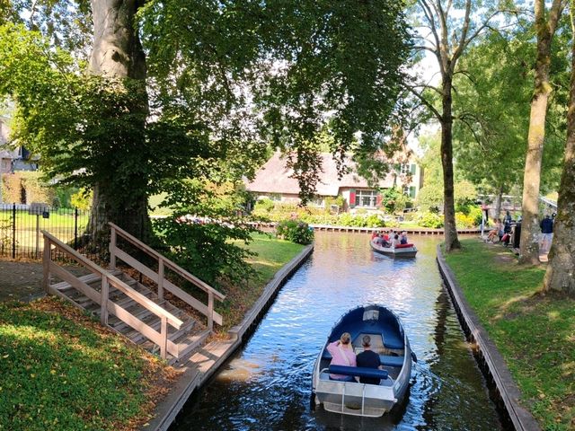 Giethoorn: A Unique Boating Experience