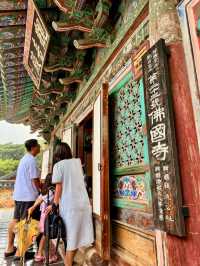 慶州｜金豬傳說佛國寺 快來找藏在牌匾後帶來財運的小豬