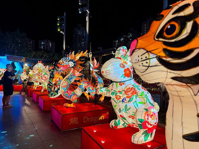 Celestial Glow, Earthly Delights: Hong Kong’s Fusion of Moon Cakes and Modernity 