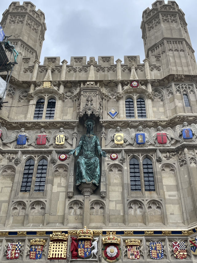 🏰 Canterbury — เมืองประวัติศาสตร์แสนอบอุ่น 🏰 Canterbury — เมืองประวัติศาสตร์แสนอบอุ่น