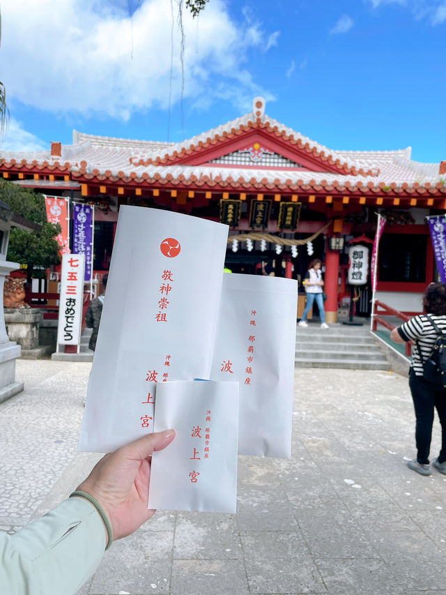 到波上宮走走，紅鳥居配藍海太療癒了～