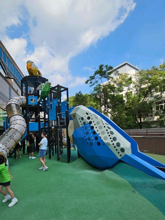 旺角市中心超長型公園任跑唔嬲