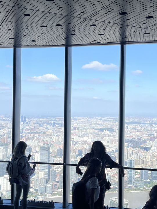 上海塔-摩登建築風格感受都市脈搏  