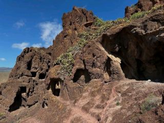 ปริศนาโบราณที่สลักบนหินที่ Cuatro Puertas