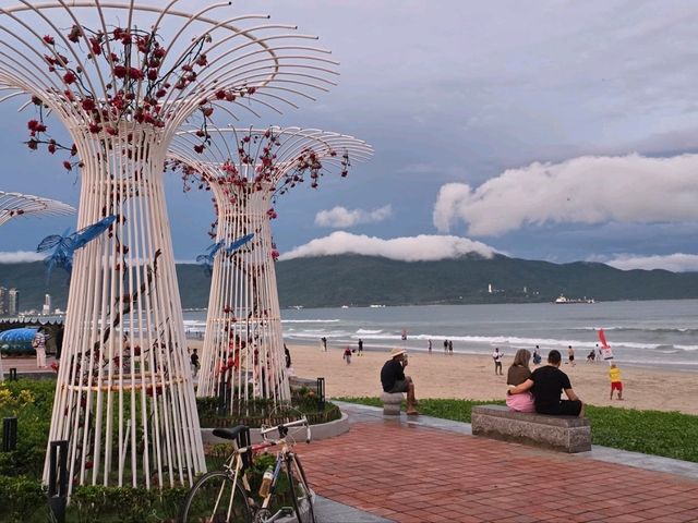 베트남 다낭 미케비치의 아름다운 일몰 베트남 다낭 미케비치의 아름다운 일몰