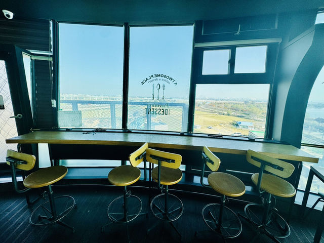 The Lighthouse of Lattes: Café Heaven ☕️