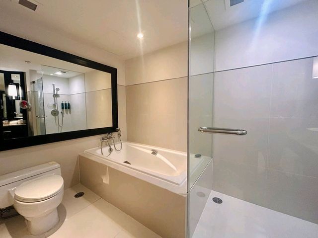 รีวิวโรงแรม Millinium Hilton Bangkok