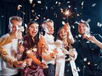 Ornaments with a View: Where Island Breezes Meet Festive Flair 