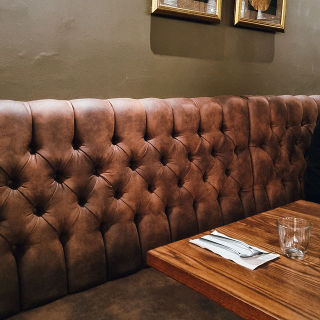 Mae Nam Khong Thai Restaurants: ร้านไทยอร่อยเริศ