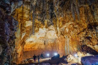 Malaysia’s Epic Underground Cave: Gua Tempurung Adventure 🕳️🌄
