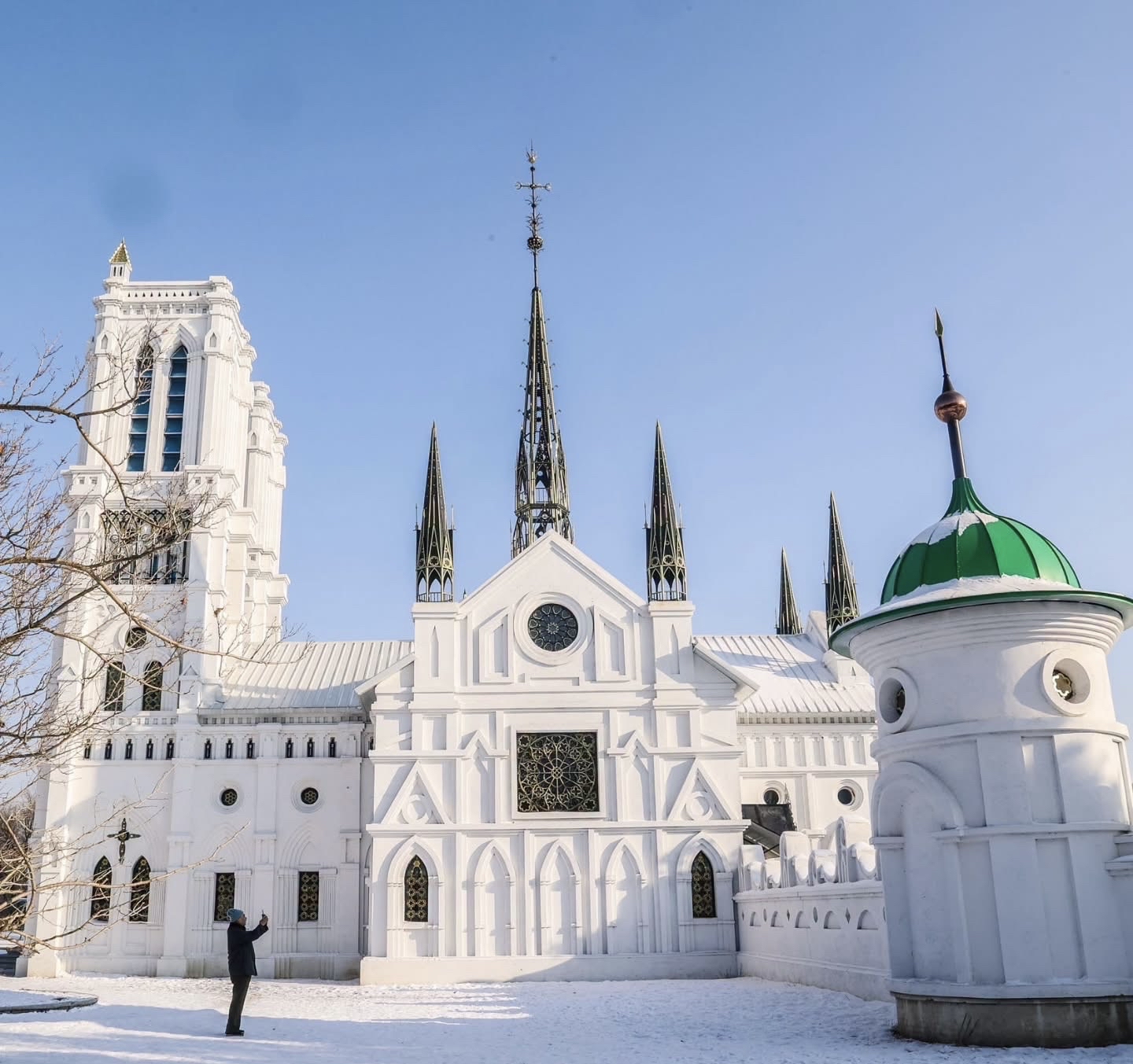 Discover a whirlwind trip to Harbin, the land of dreamy snow castles and charming, fairytale-like snow villages in winter.