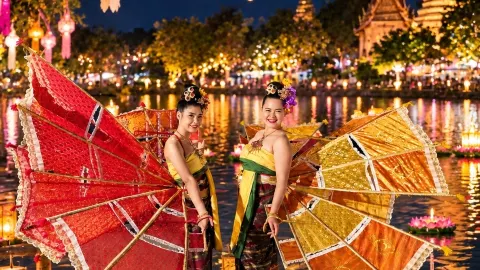 🏮✨ Pinpoint 4 Must-See Spots for the Grand Lantern Parade a — traveler post in Chiang Mai
