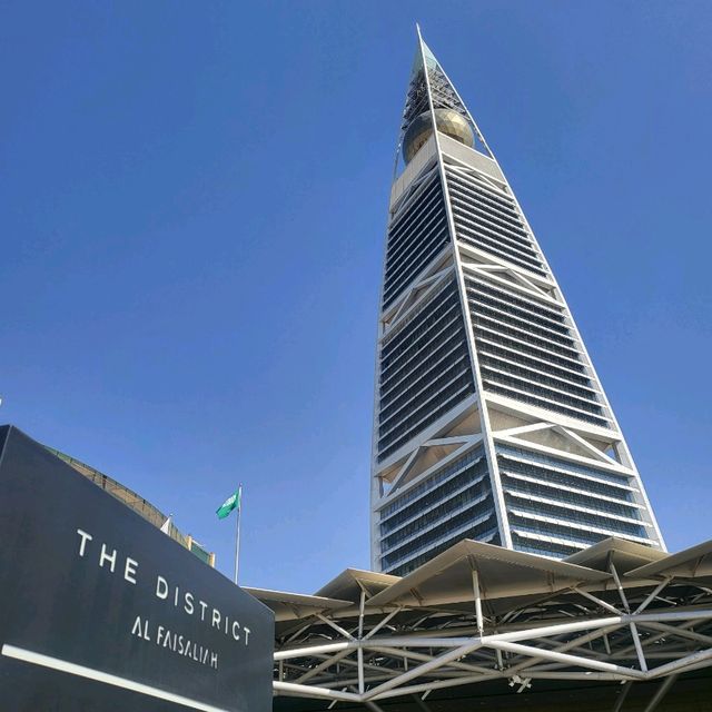 사우디 리야드 대표 건축물 Al Faisaliyah Tower & Kingdom Tower