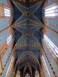 <於國家多次興衰中屹立不倒的信仰寄託 - 聖母聖殿 (St. Mary's Basilica)>
