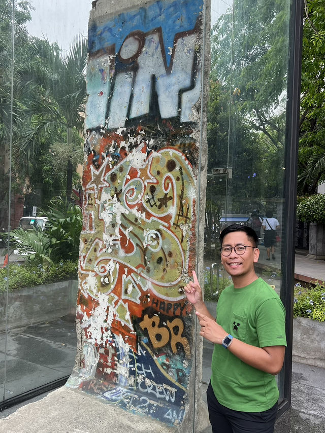 Walking tour to Manila's finest spots! 🇵🇭