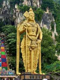 Batu Caves, Malaysia: A Towering Temple in Limestone Heights