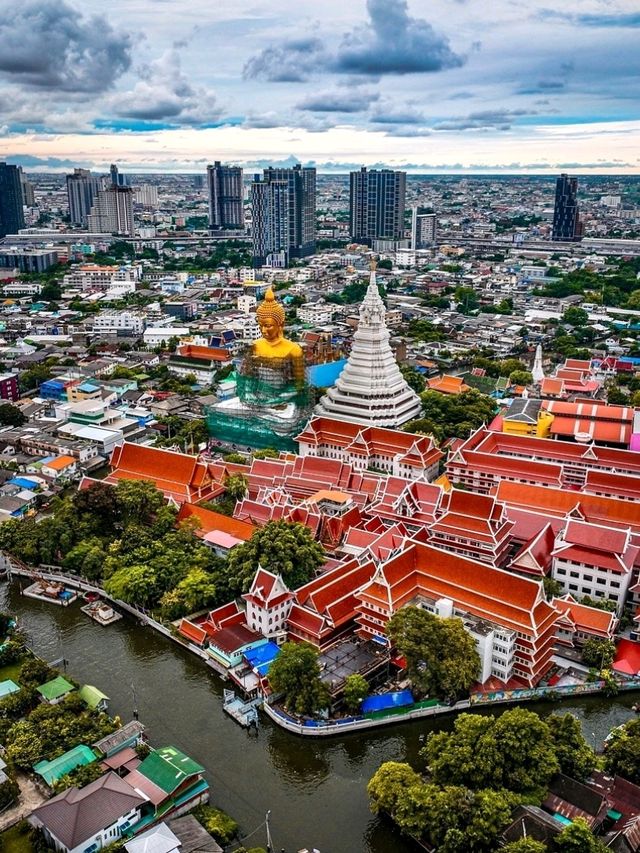 Golden Buddha at Wat Paknam Phasi Charoen, Bangkok: A Towering Symbol of Thai Faith
