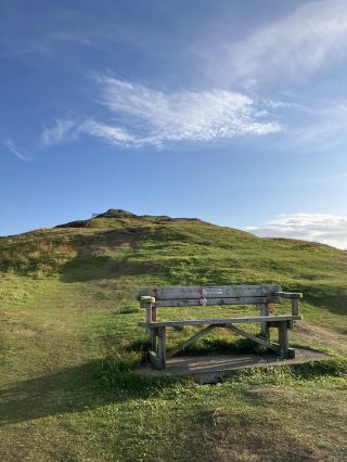 맨섬 피일에서 바라본 석양, 성, 항구 마을
