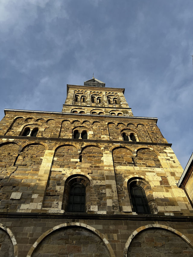 ⛪✨ Basilica of Saint Servatius – The Soul of Maastricht’s Sacred Past 🇳🇱📜  