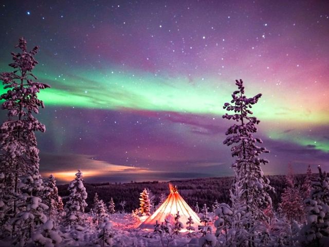 Enjoy the northern light experience @  Finland!