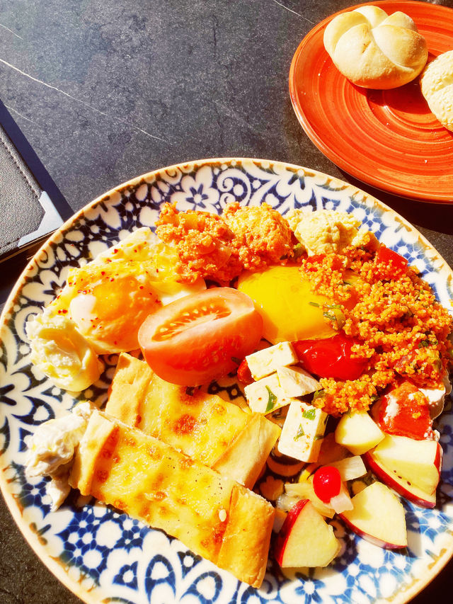 가성비 최고 브런치! 테라스에서 여유로운 점심 🌞