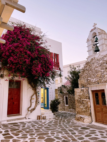 エーゲ海の目覚め：春がミコノスの最高の秘密である理由🇬🇷🌸 | Trip