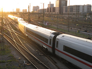 慕尼黑最漂亮的夕陽｜原本是來物理朝聖，最後記住的卻是天空