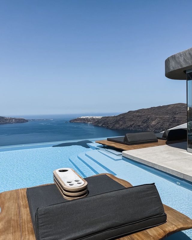 March trip to Greece | Cave hotel! Romantic love, sea, niche private collection.