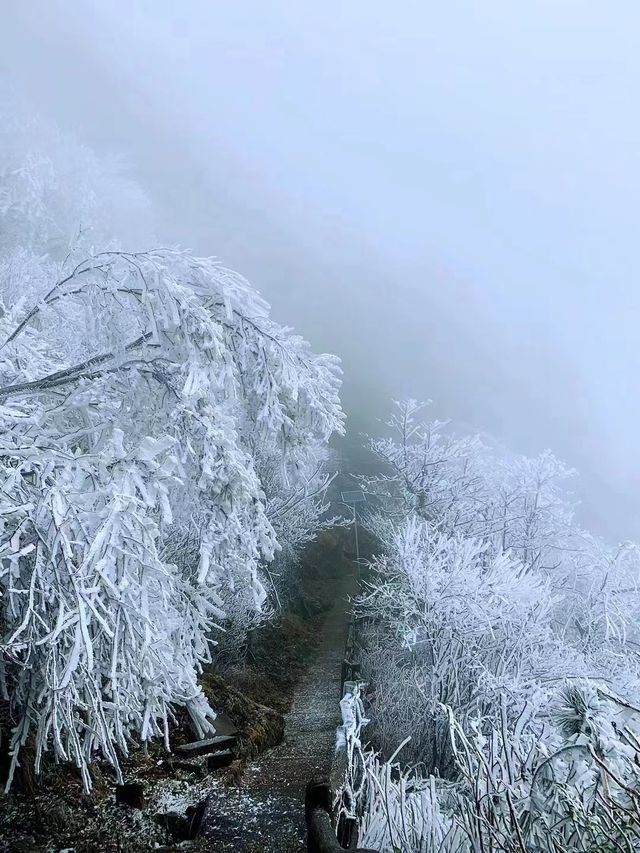 敕木山